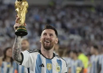 Messi convirtió su gol 800 en un noche de fiesta total