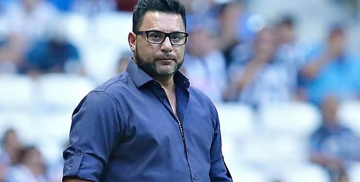 Mohamed es el nuevo entrenador de Pumas de México