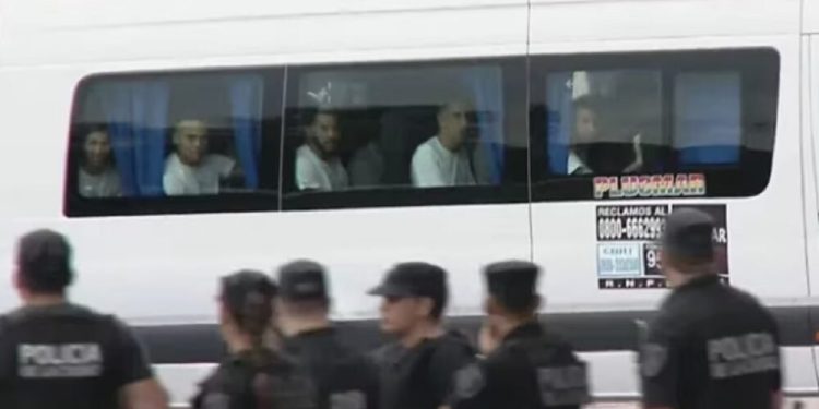 La Selección llegó al Monumental en combis y sin ningún inconveniente