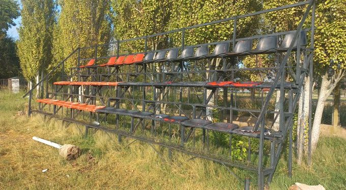 Colón subasta la tribuna de la cancha de la Liga