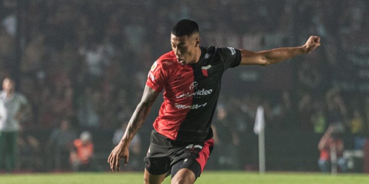 Gorosito analiza la situación de Troncoso pensando en Independiente