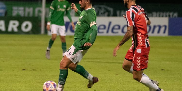 Chacarita igualó sin goles ante Ferro y mantiene el invicto en la Primera Nacional