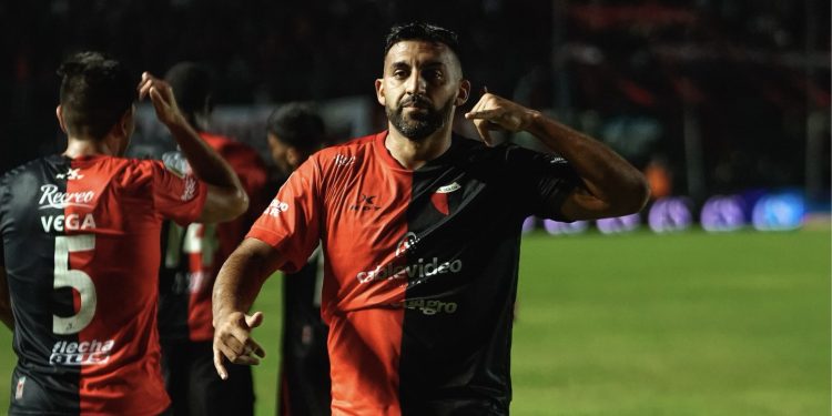 Wanchope Ábila fue elegido como el mejor jugador de la Fecha 13 de la LPF