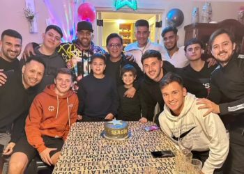 Bernardi, Wanchope y compañía, en el cumpleaños del cantante Sergio Torres