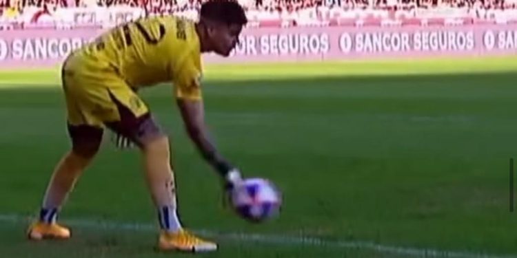 Video: los dos jugadores de Lanús que casi hacen la gran Chicco-Goltz