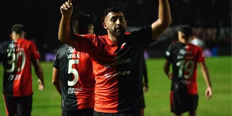Colón celebró el primer triunfo en casa y el doblete de Wancho