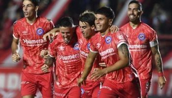 Argentinos ganó en el debut en La Paternal