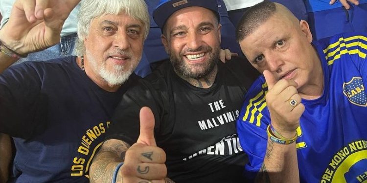 Tras la derrota ante Colón, la barra de Boca colgó un pasacalles intimidante para los jugadores