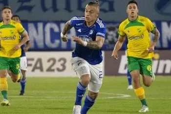 Dura derrota de Defensa y Justicia en Colombia