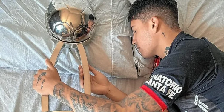 Facu Farías se cruzó con un hincha de Unión en Twitter