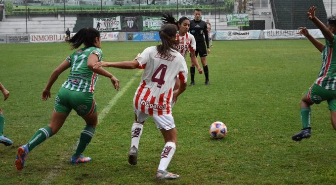 Las chicas de Unión dejaron el invicto en Laferrere