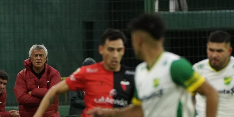 Tras su primera derrota como DT de Colón, Gorosito pidió «mantener los pies sobre la tierra»