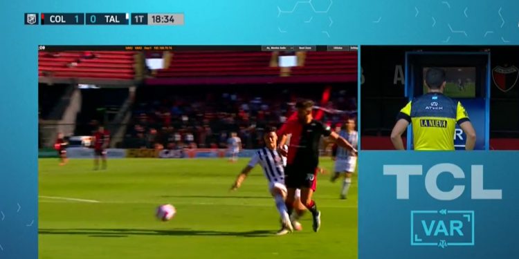 La jugada que despertó la ira de Gorosito: ¿Era penal a Pierotti?