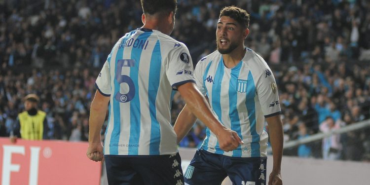 Juani Nardoni marcó su primer gol en Racing, que ganó agónicamente por Libertadores