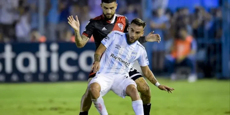 River empató en su visita a Tucumán con un jugador menos