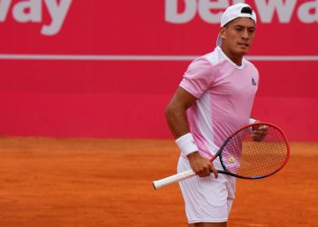 Báez y Cachín avanzaron en el ATP de Estoril, mientras que Schwartzman quedó eliminado