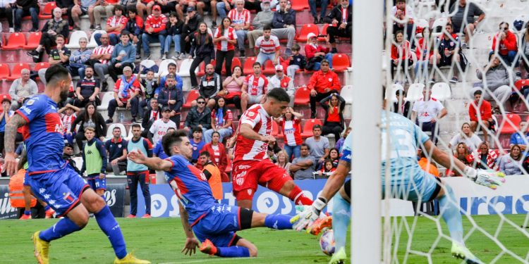 Unión mereció ganar, pero sigue preso de su falta de efectividad