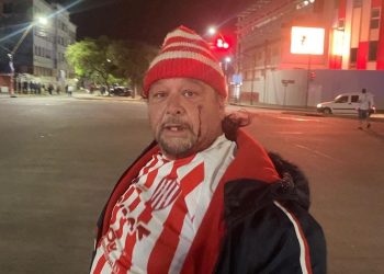 Videos: tremenda gresca entre hinchas de Unión y la policía