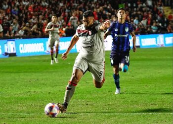 Pipo volvió a cambiar: puso a Wanchope entre los 11 y habría tres variantes