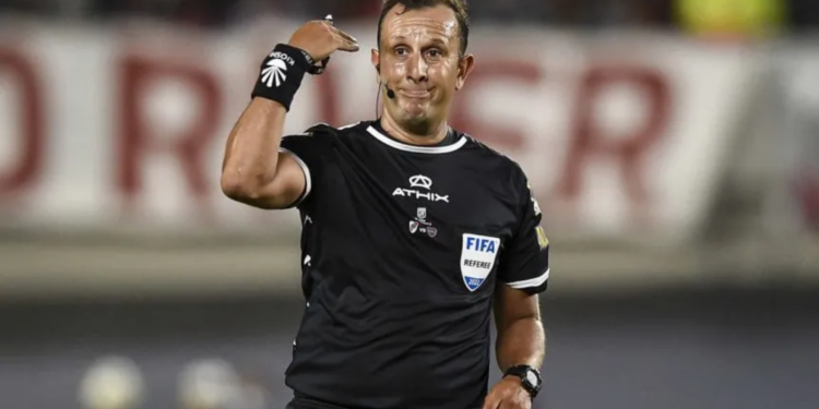 Darío Herrera volverá a dirigir después de la controversia en el Superclásico