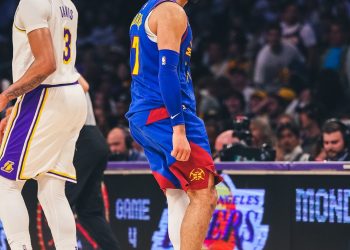 Nueva victoria de Los Denver frente a Los Lakers para dejar la serie 3-0