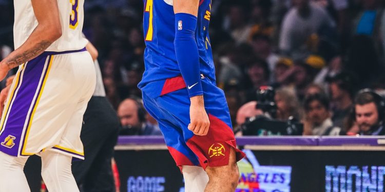 Nueva victoria de Los Denver frente a Los Lakers para dejar la serie 3-0