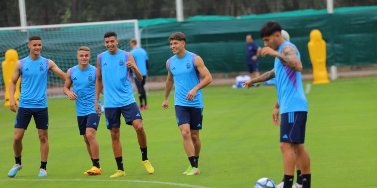 La Selección Argentina Sub 20 entrenó a puertas abiertas en la antesala del partido con Guatemala