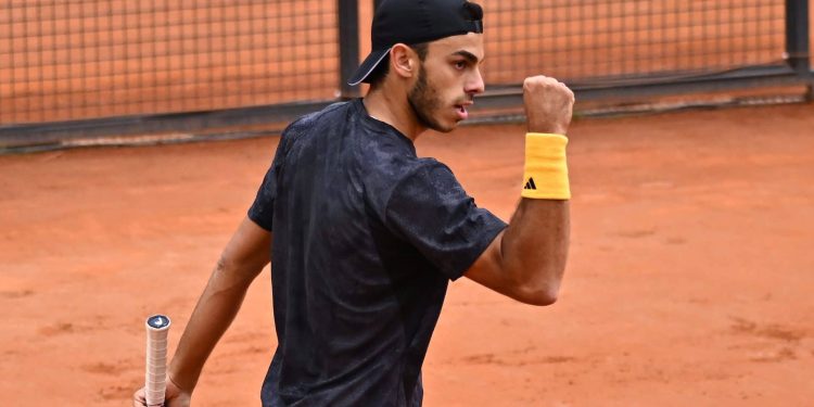 Cerúndolo, Cachín y Báez continúan en carrera en el ATP de Lyon