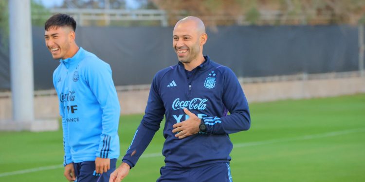 ¿Mascherano cambia de esquema para jugar ante Nueva Zelanda?