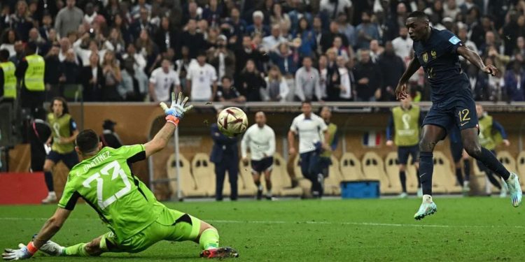 Emiliano Martínez reveló que a veces no puede dormir por pensar en la atajada ante Kolo Muaní