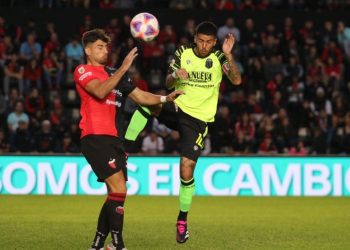 Colón jugó mal y apenas empató con Barracas de local