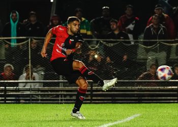 Álvarez se va de Colón y se pierde la recta final de la campeonato