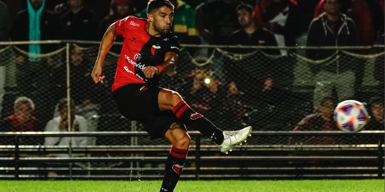 Álvarez se va de Colón y se pierde la recta final de la campeonato