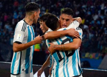 Argentina enfrenta a Nueva Zelanda buscando terminar como líder del grupo