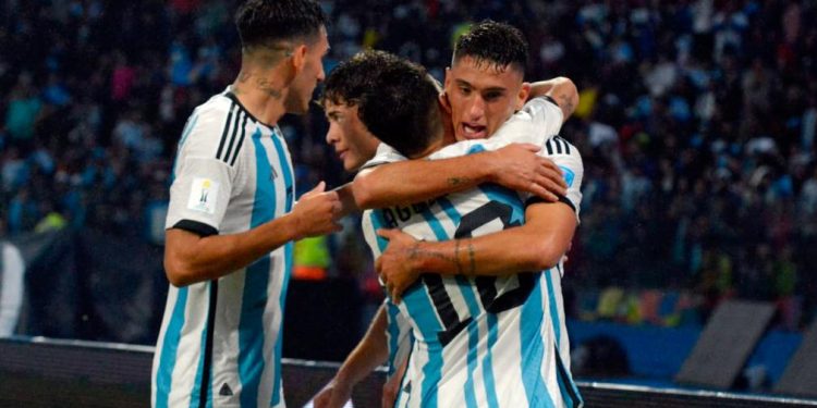 Argentina enfrenta a Nueva Zelanda buscando terminar como líder del grupo