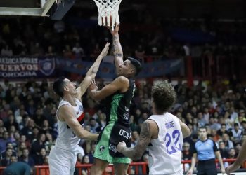 Atenas le ganó a San Lorenzo y achicó la diferencia en la seria final por la permanencia