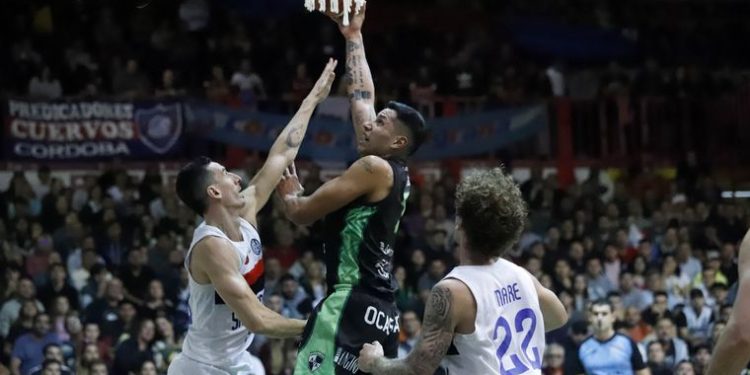 Atenas le ganó a San Lorenzo y achicó la diferencia en la seria final por la permanencia