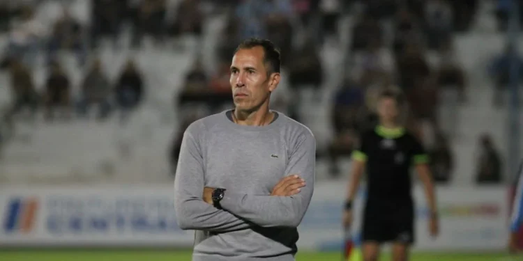 Ante Colón, Bovaglio se juega su continuidad como DT de Instituto