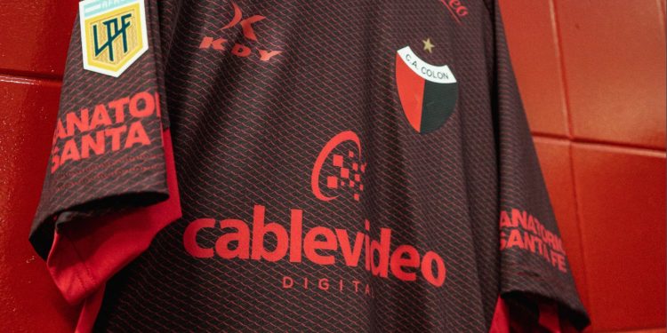 La camiseta que Colón estrena ante Instituto recibió el aval de los hinchas