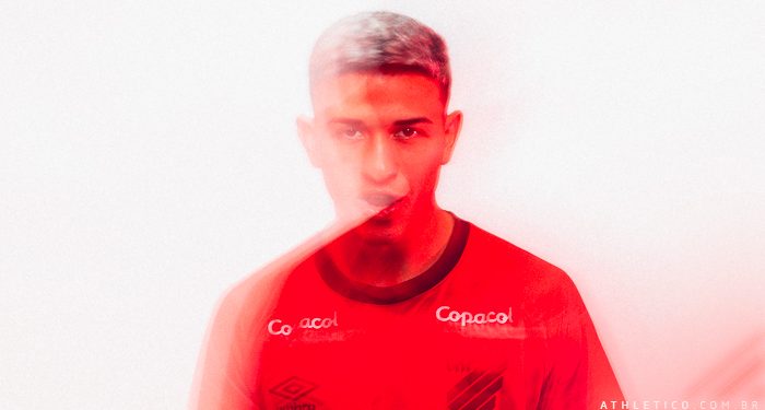 Lucas Esquivel fue presentado en Athletico Paranaense