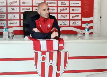 Sebastián Méndez destacó el esfuerzo del equipo tras la victoria ante Huracán