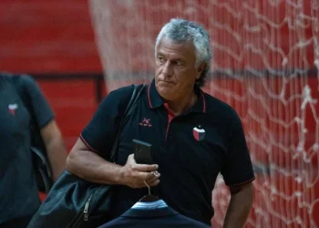 Pipo metería dos cambios en la mitad de la cancha