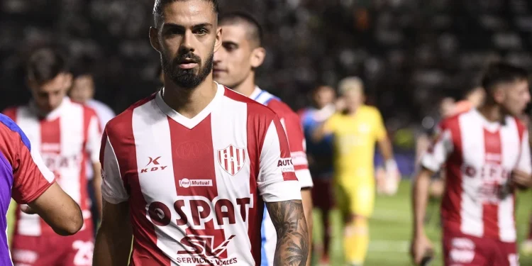 Sin pena ni gloria, Thiago Vecino rescindiría contrato con Unión