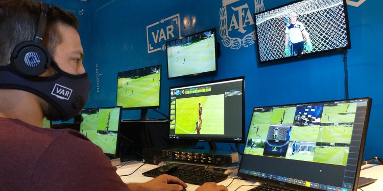 Se designaron los jueces que estarán a cargo del VAR y AVAR en los duelos de Unión y Colón