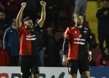 Por segunda semana consecutiva, Ábila es el único 9 a disposición de Gorosito