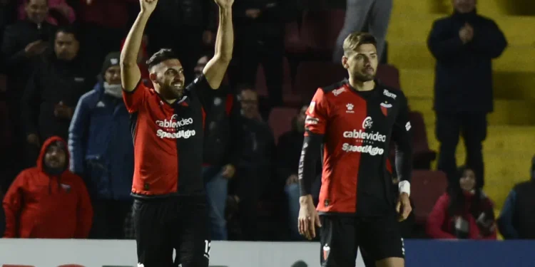 Por segunda semana consecutiva, Ábila es el único 9 a disposición de Gorosito