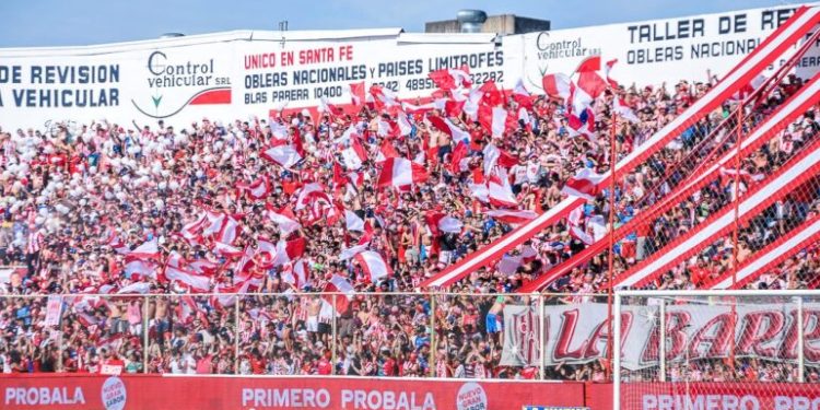 Los hinchas de Unión organizarán un banderazo en el Aeropuerto de Sauce Viejo