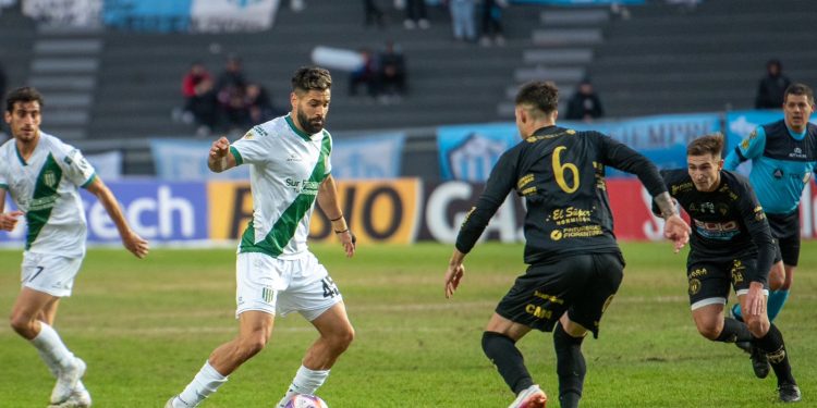 Banfield goleó a Argentino de Merlo y avanzó por Copa Argentina