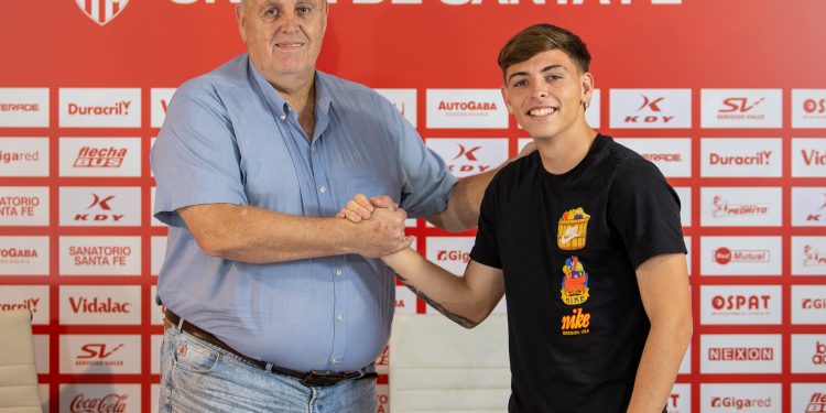 Le puso la rúbrica: Jerónimo Dómina firmó su primer contrato profesional