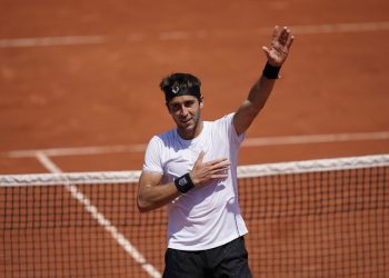 Tomás Etcheverry avanzó a los cuartos de final de Roland Garros